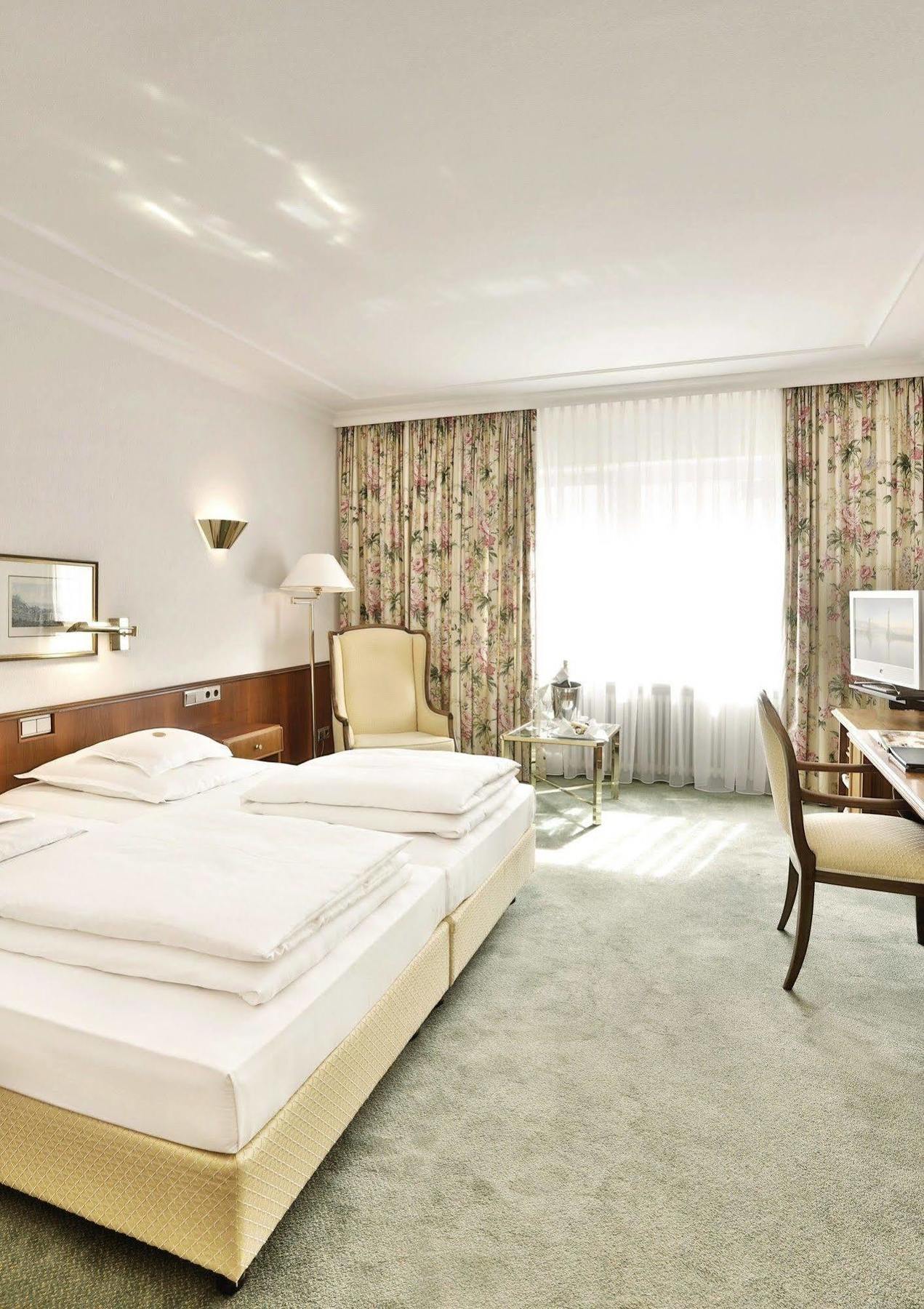 לינדאו Hotel Bayerischer Hof מראה חיצוני תמונה